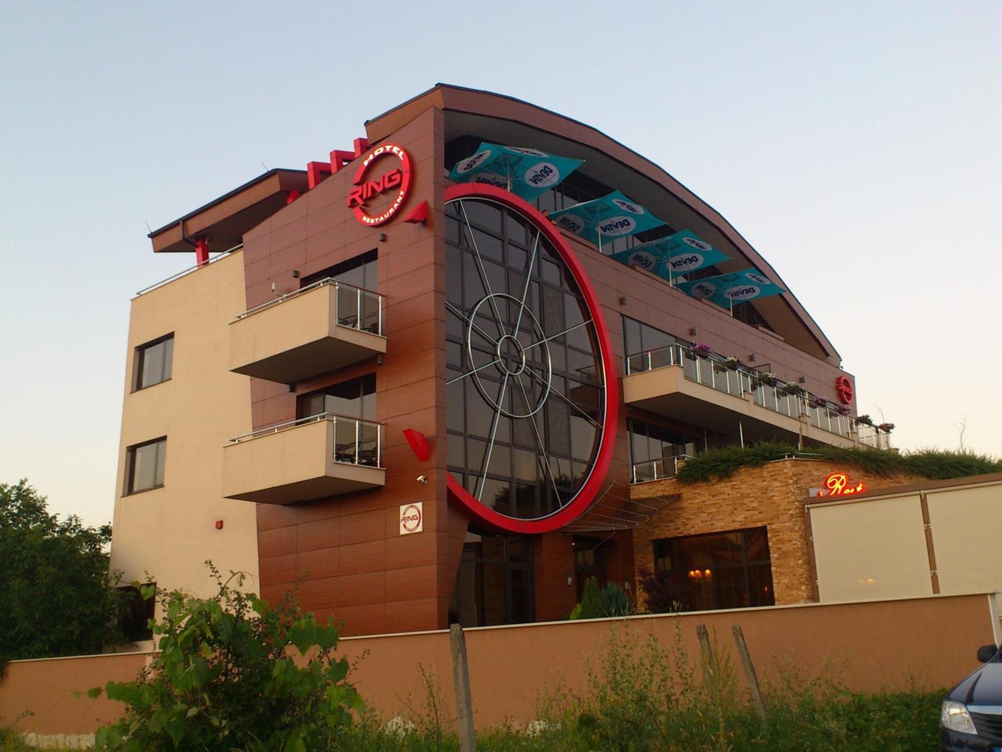 Family Hotel - Restaurant Ring Монтана Екстер'єр фото