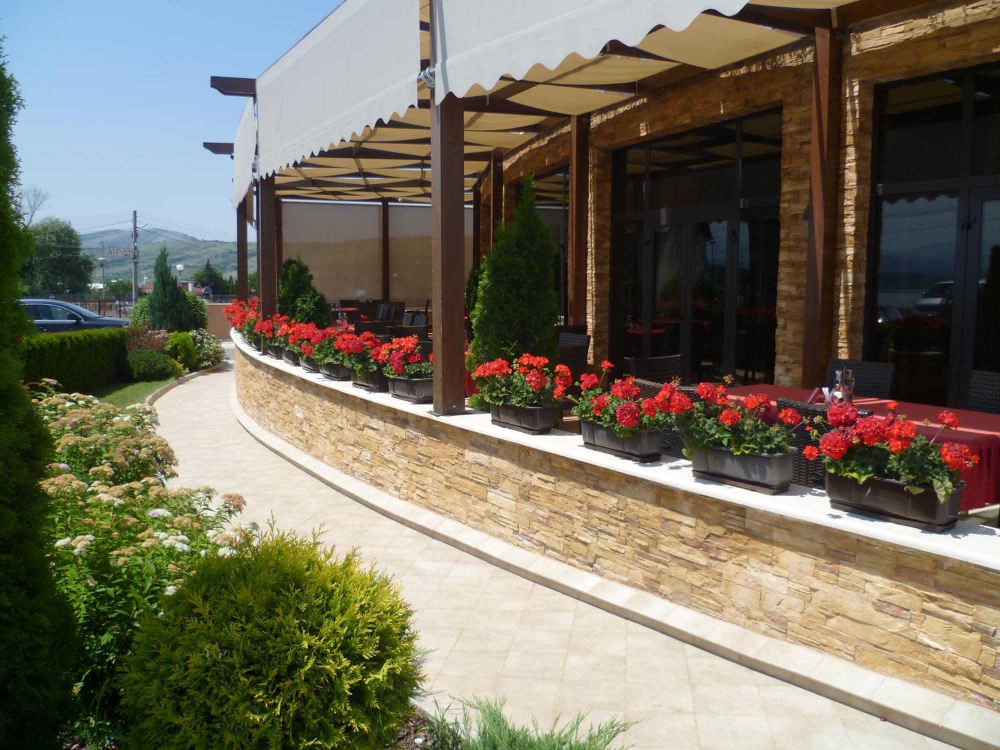 Family Hotel - Restaurant Ring Монтана Екстер'єр фото