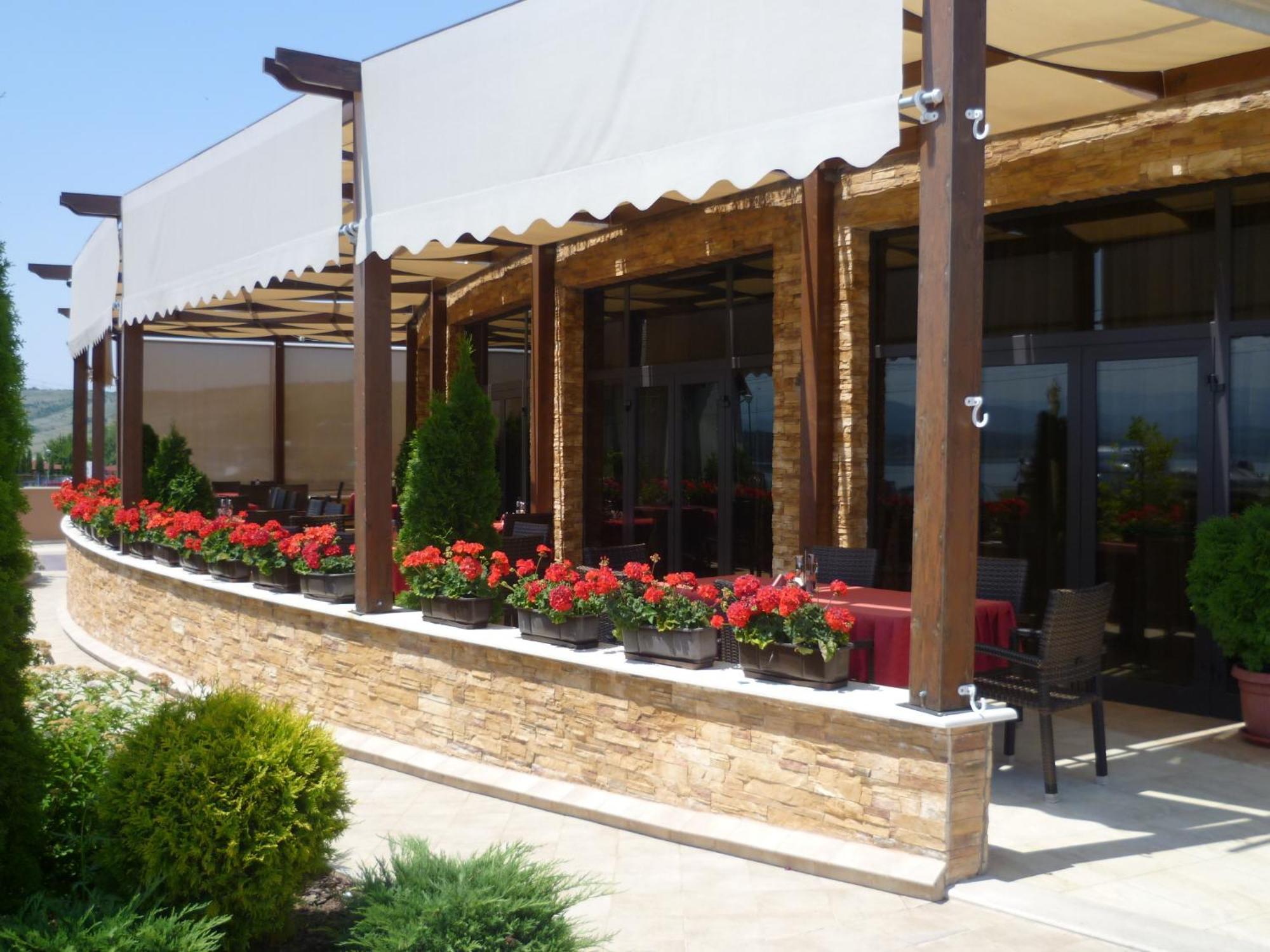 Family Hotel - Restaurant Ring Монтана Екстер'єр фото