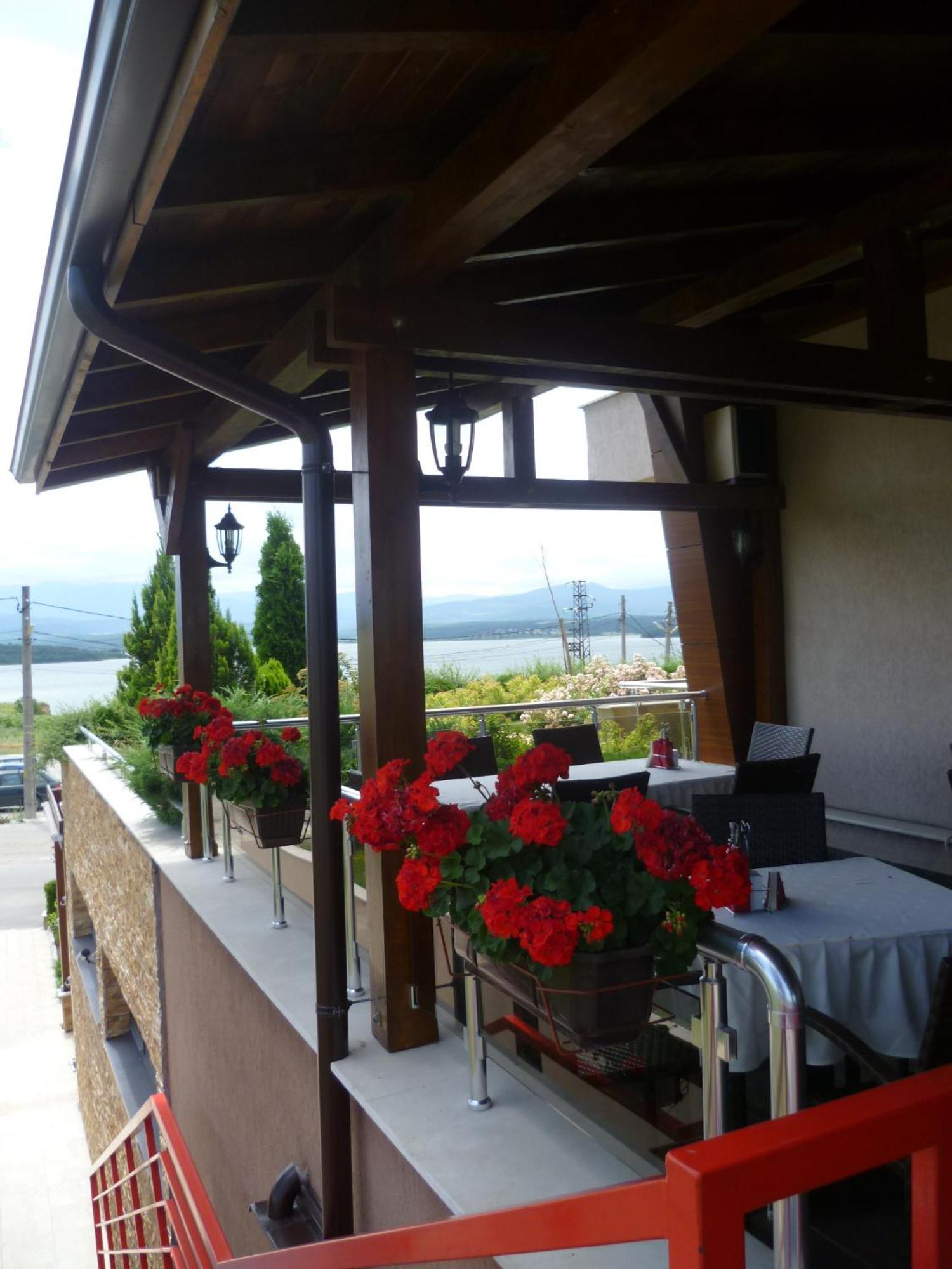 Family Hotel - Restaurant Ring Монтана Екстер'єр фото