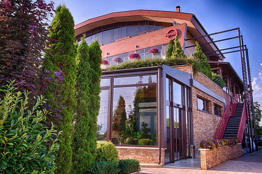 Family Hotel - Restaurant Ring Монтана Екстер'єр фото